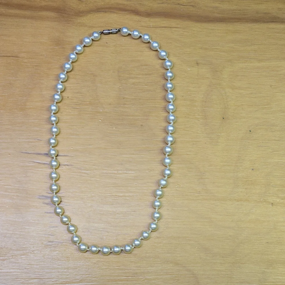 Vintage faux pearl necklace